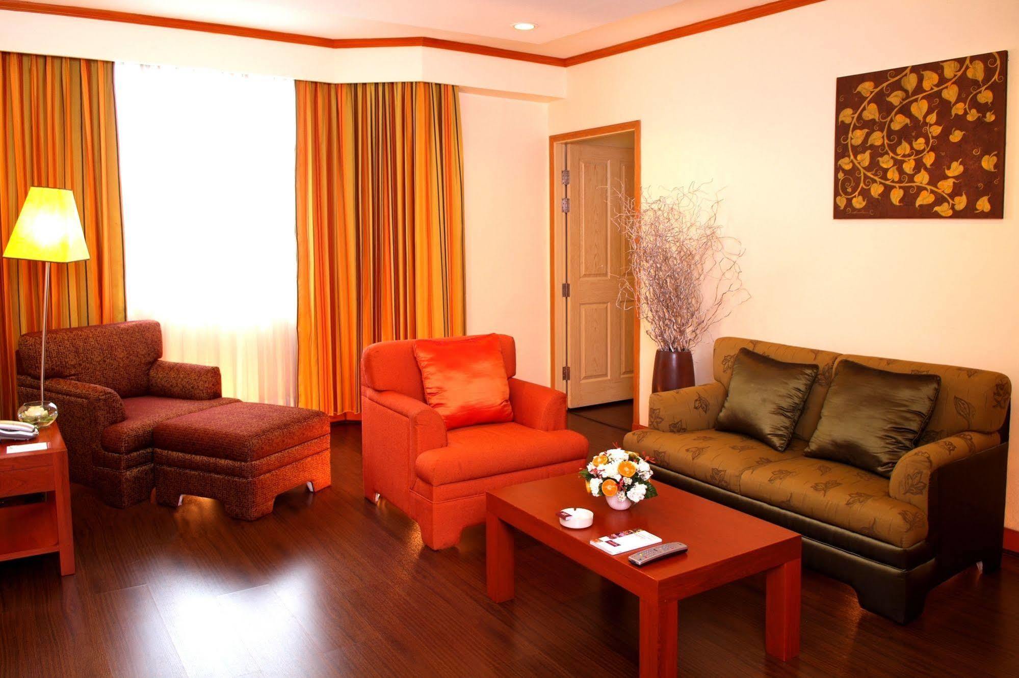 Chon Inter Hotel Csonburi Kültér fotó