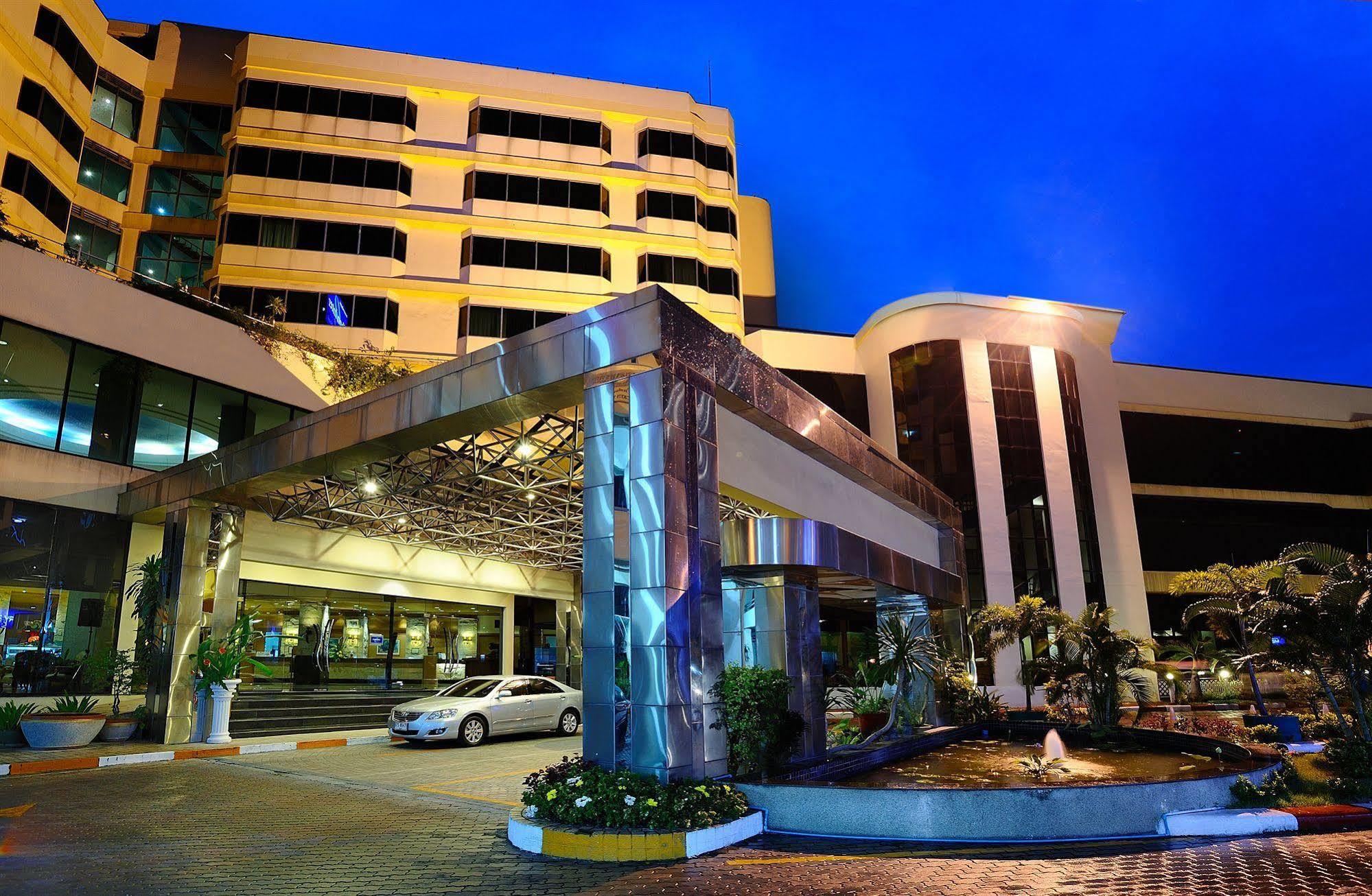 Chon Inter Hotel Csonburi Kültér fotó