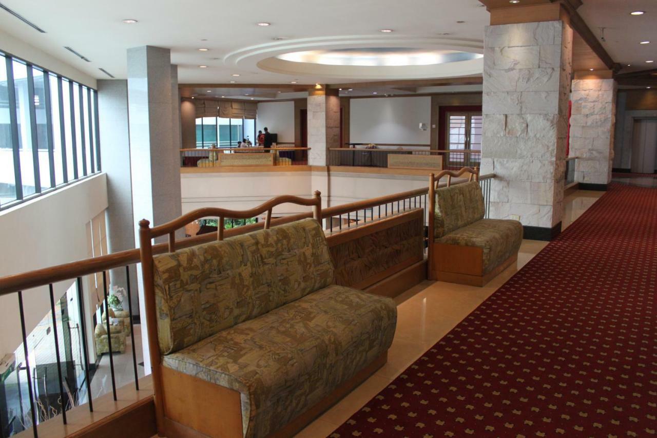 Chon Inter Hotel Csonburi Kültér fotó